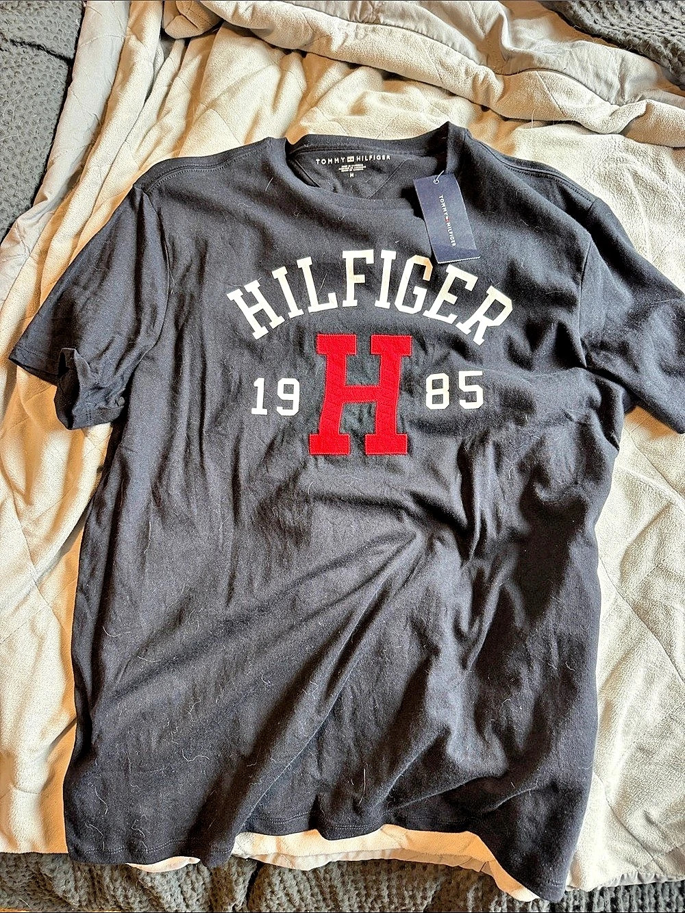 Tommy Hilfiger 1985 Logo T-Shirt Black & Red Medium